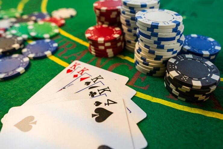 Live dealer spinning the wheel